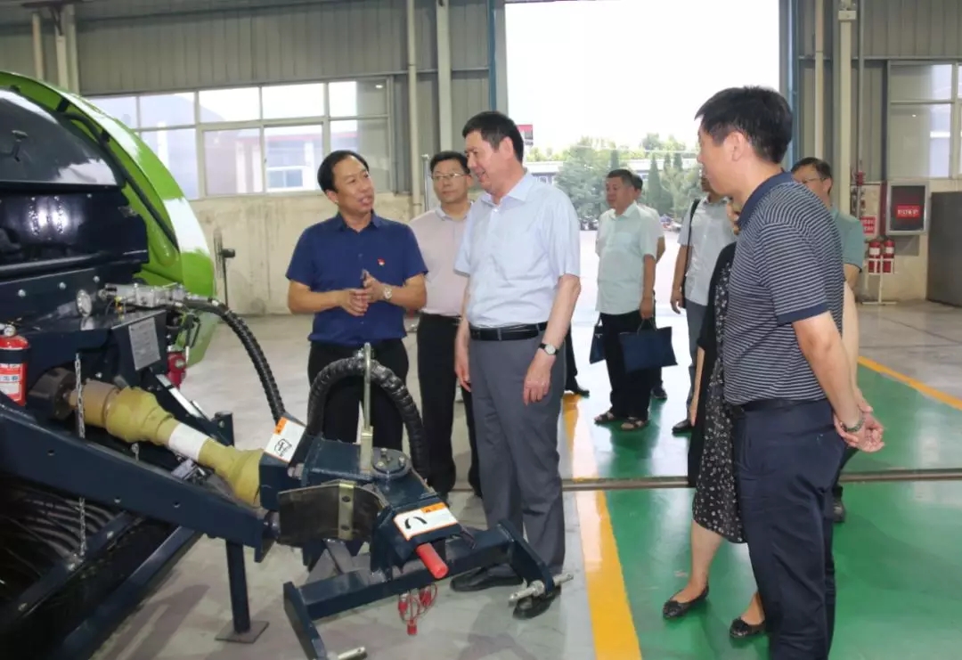 新鄉市工信委黨組書記、主任杜家武一行到花溪公司調研